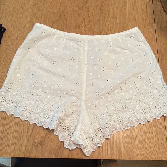 Doen shorts - Picture 2 of 3